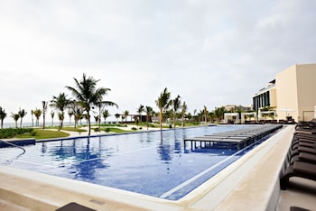 royalton riviera cancun an autograph collection all inclusive resort and casino
