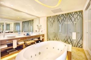 royalton riviera cancun an autograph collection all inclusive resort and casino