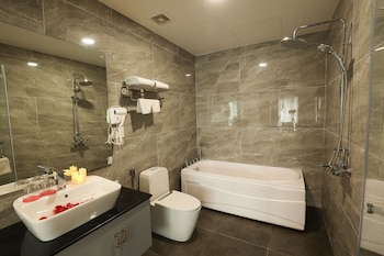 royal van phu hotel