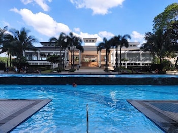 grass residences staycation tandm