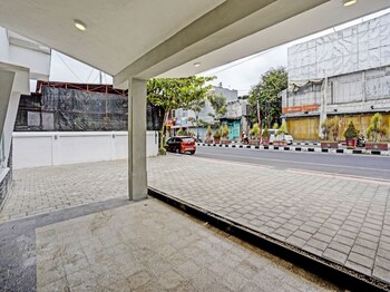 super oyo 91618 hotel nawangwulan