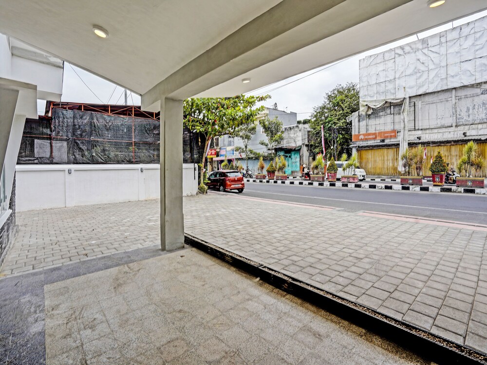 super oyo 91618 hotel nawangwulan