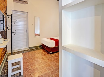super oyo 91618 hotel nawangwulan