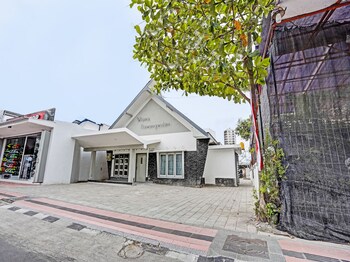 super oyo 91618 hotel nawangwulan