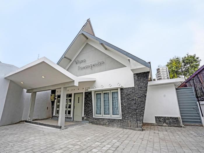 super oyo 91618 hotel nawangwulan