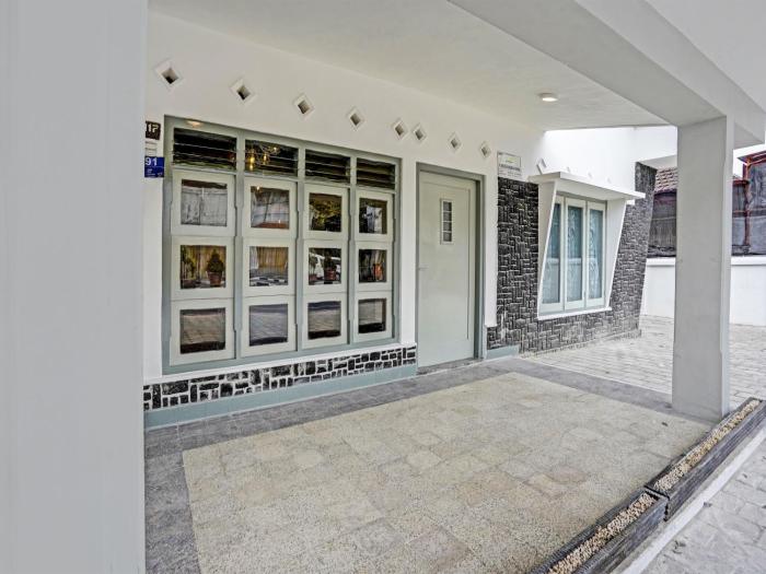 super oyo 91618 hotel nawangwulan