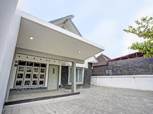 super oyo 91618 hotel nawangwulan