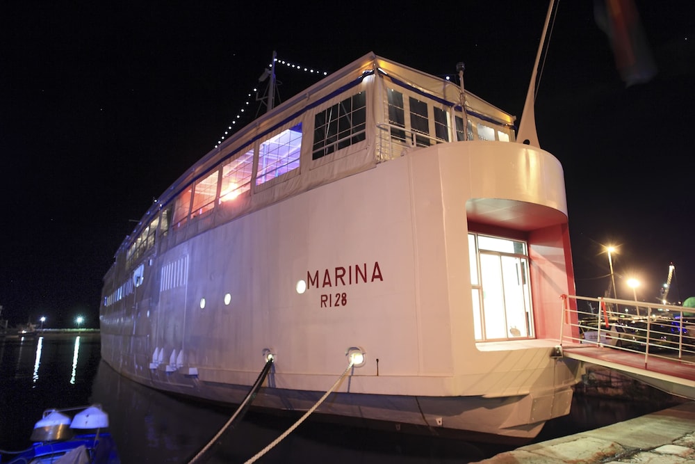 Botel Marina - Hostel,Rijeka>>Delnice,2 star