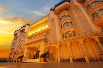 Golden Tulip Jaipur,C-Scheme,5 star