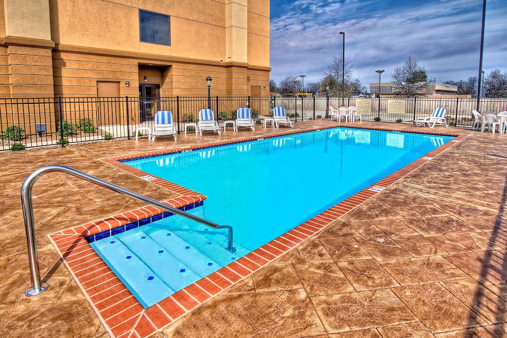 hampton inn clarksdale