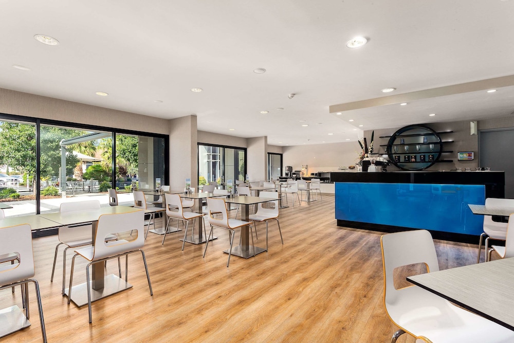 quality hotel taylors lakes