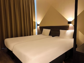 hotelux amsterdam airport hotel