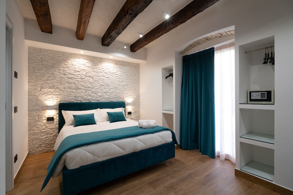 sofi center rooms