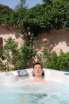 Les Secrets Du Defends,Forcalqueiret>>Brignoles,1 star