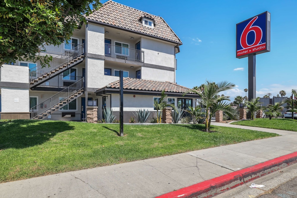 studio 6 suites escondido ca