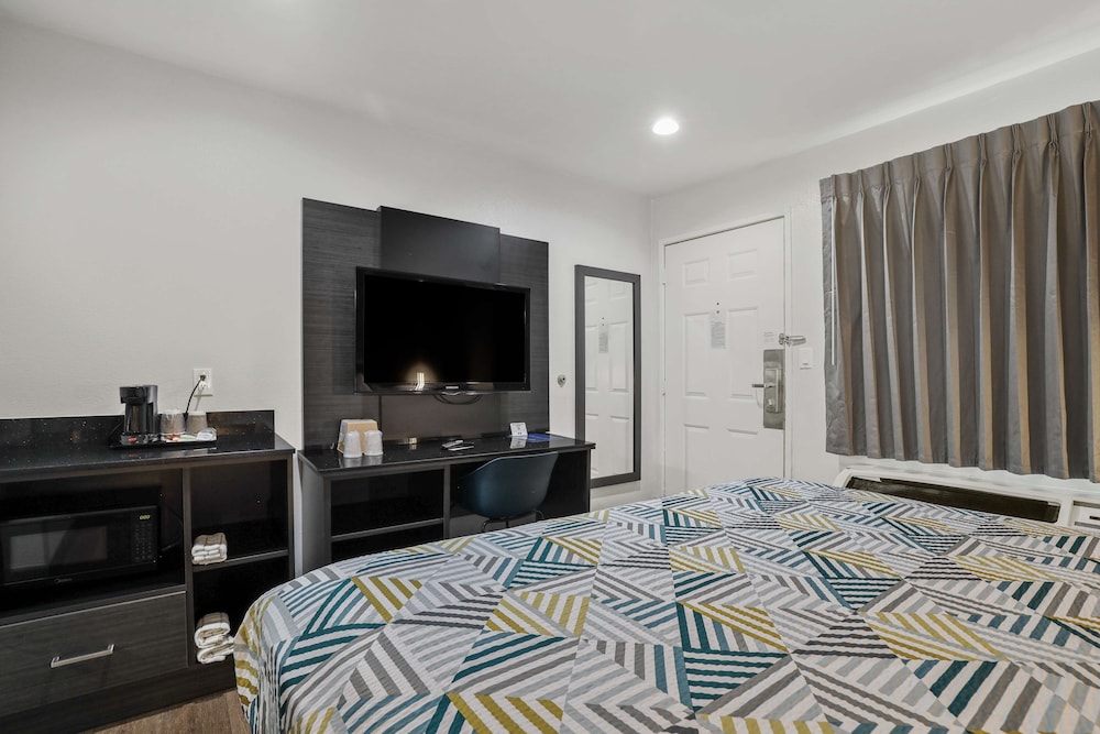 studio 6 suites escondido ca