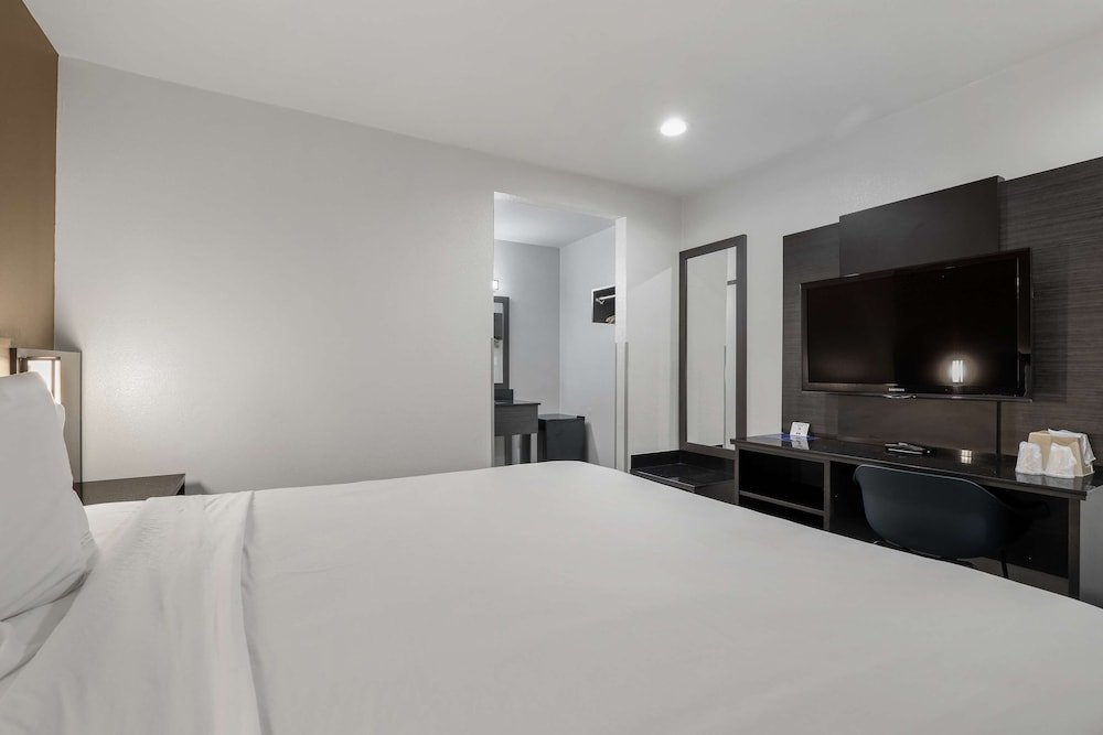 studio 6 suites escondido ca