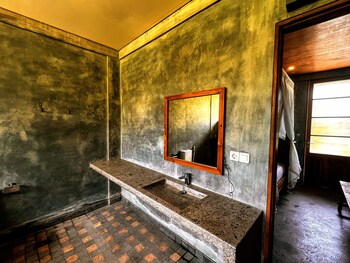 mangroove bay boutique hostel