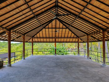 mangroove bay boutique hostel