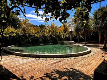 mangroove bay boutique hostel