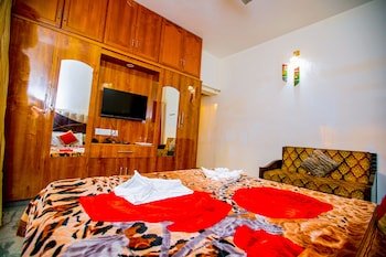 Queens Paradise Estate,Pondicherry>>Auroville,2 star