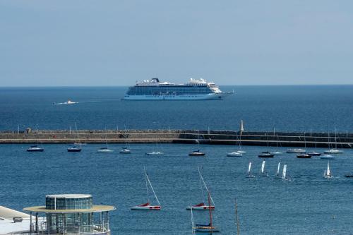 modern studios in dun laoghaire sk