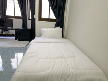 montana hotel and hostel phuket