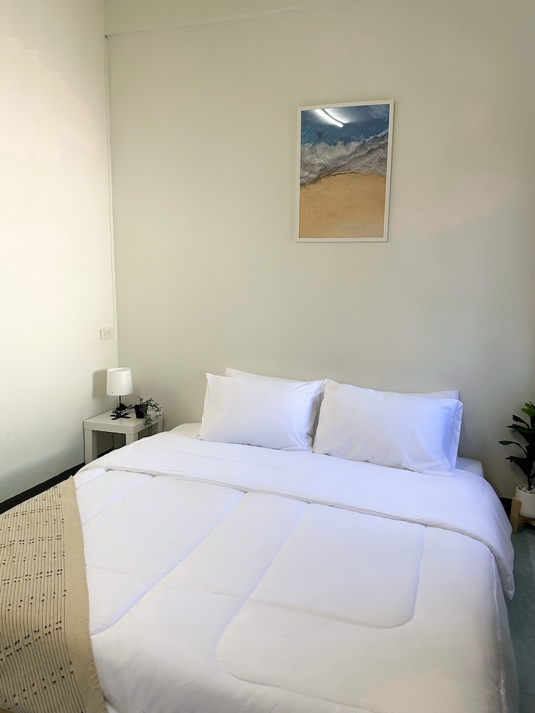 montana hotel and hostel phuket