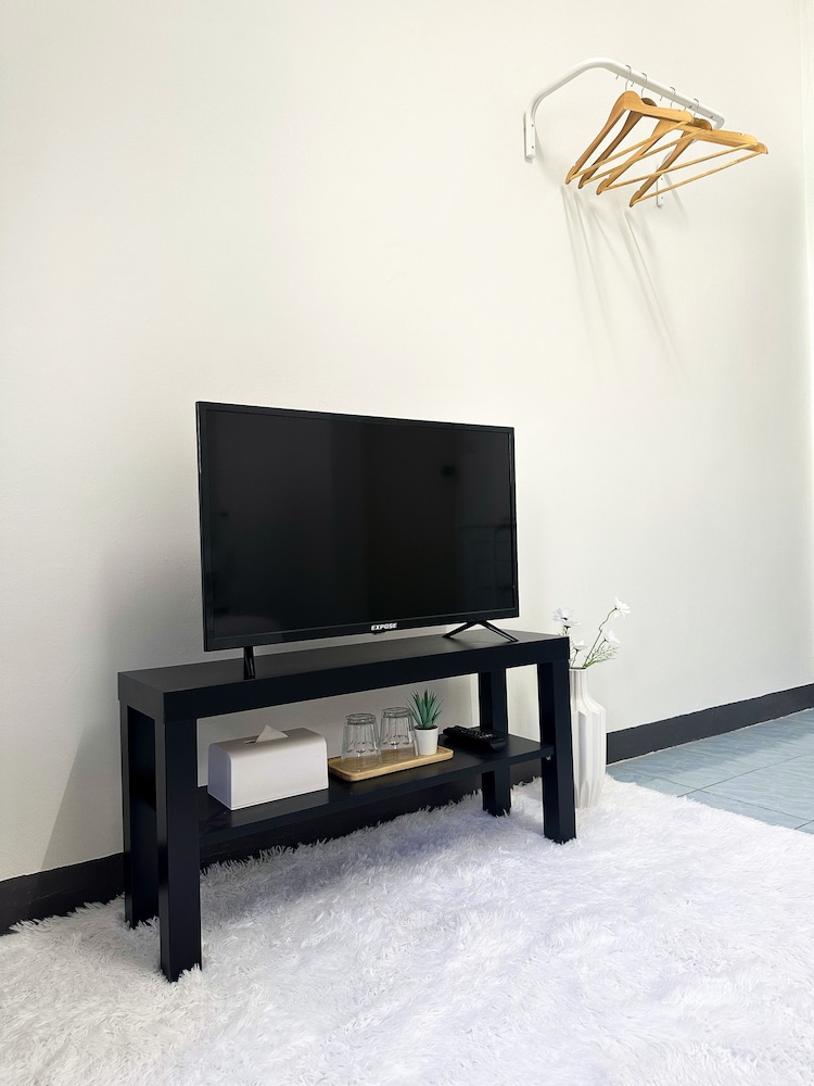 montana hotel and hostel phuket