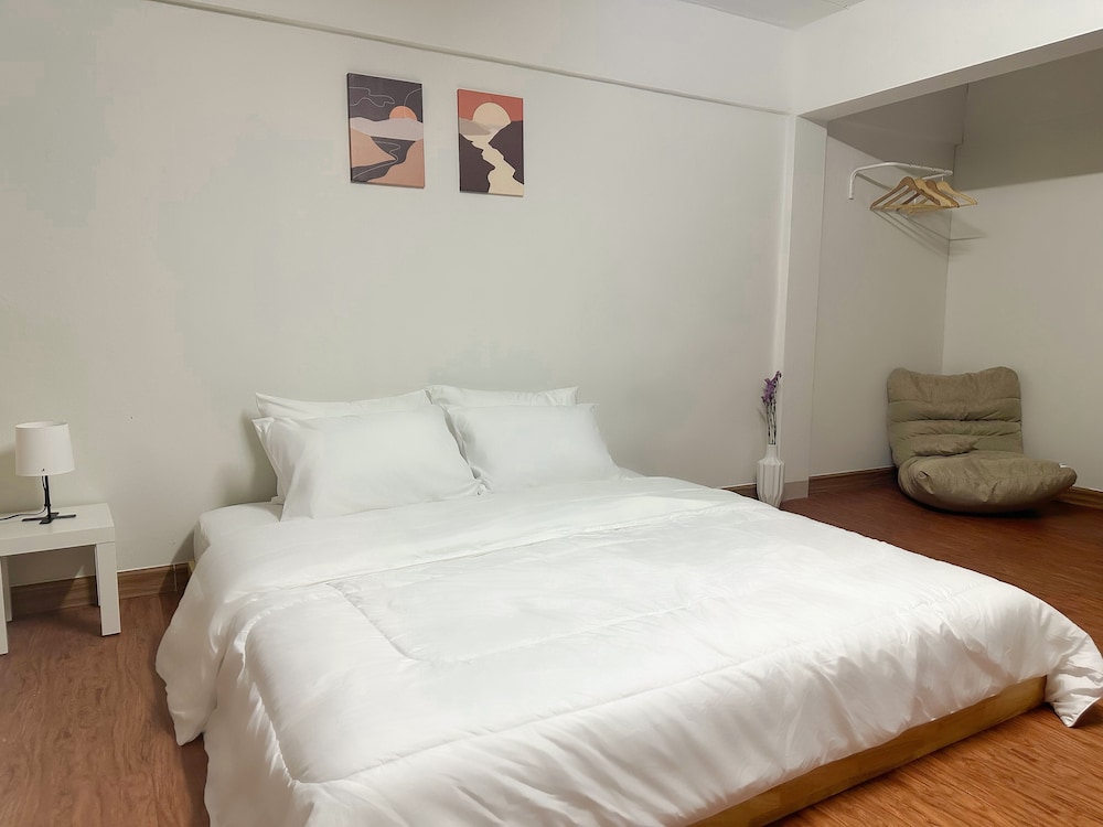 montana hotel and hostel phuket