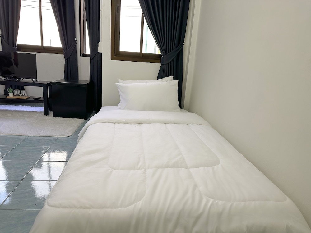montana hotel and hostel phuket