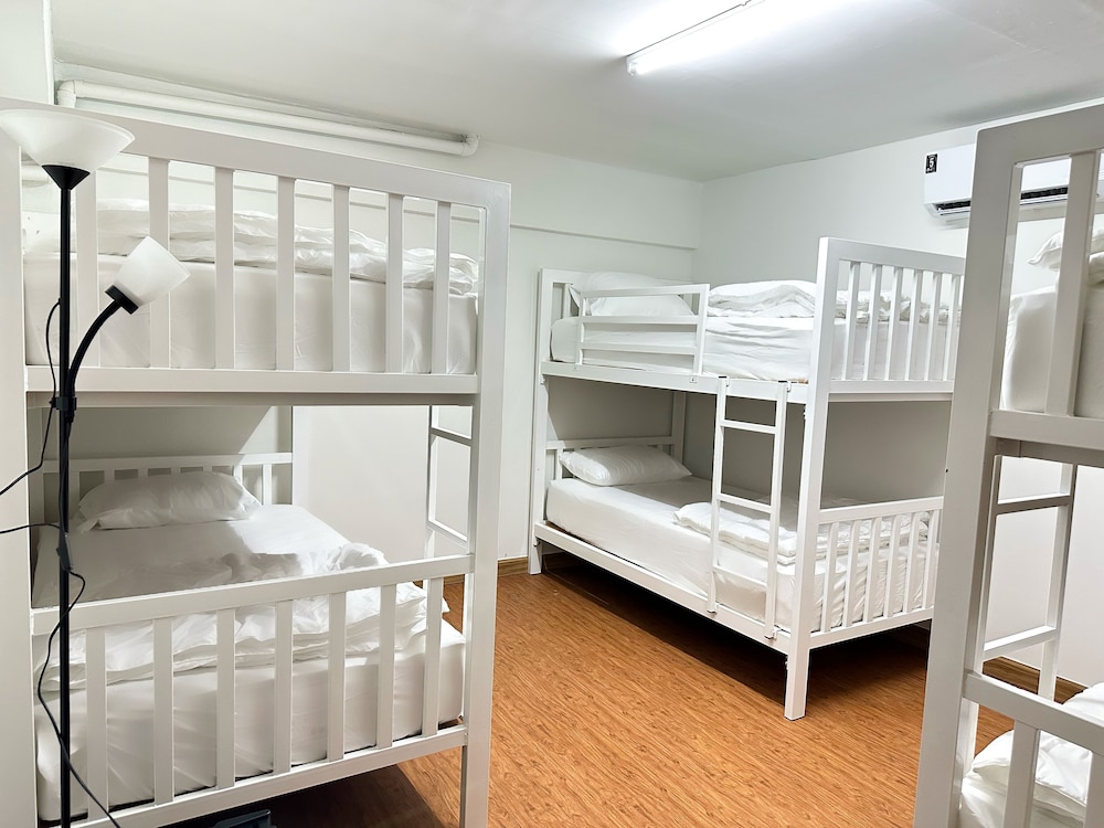 montana hotel and hostel phuket