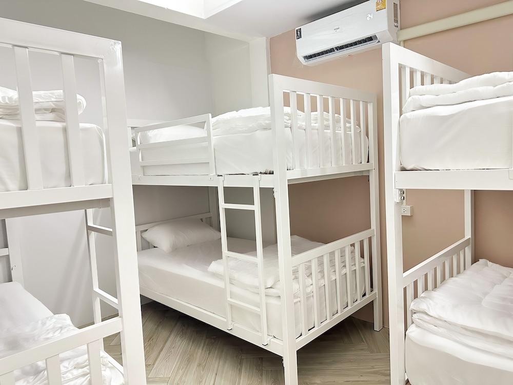 montana hotel and hostel phuket