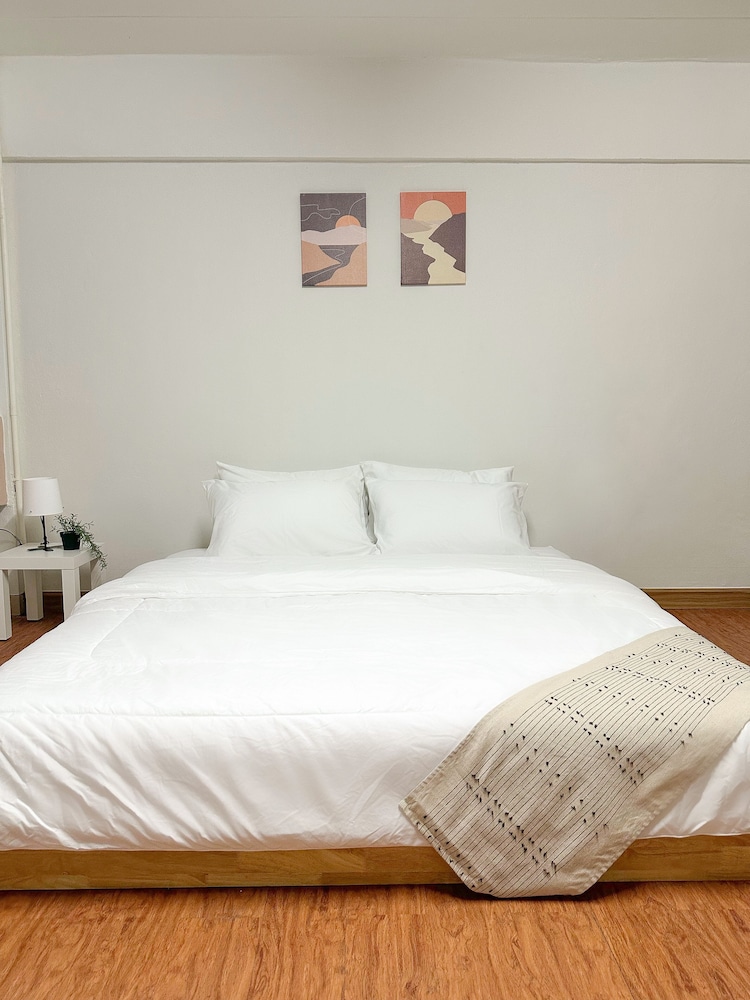 montana hotel and hostel phuket