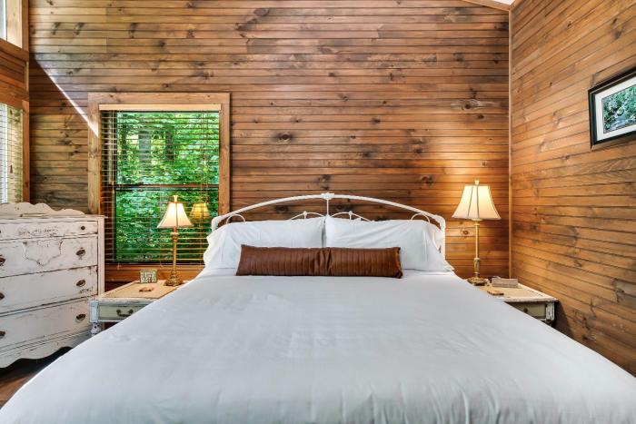 rivers edge treehouses
