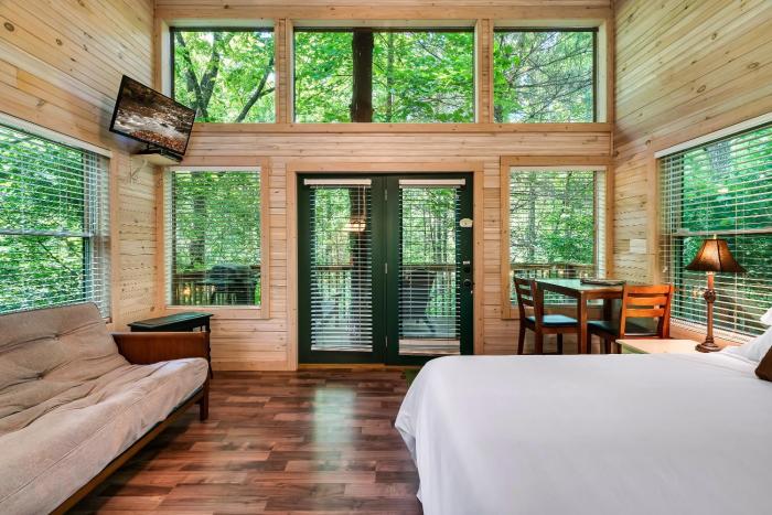 rivers edge treehouses