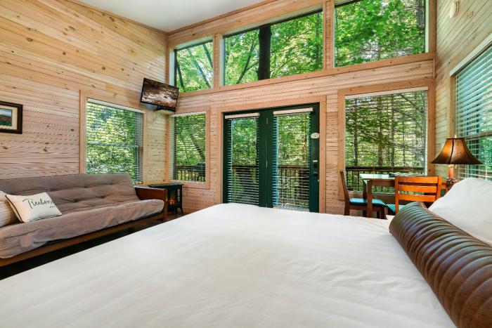 rivers edge treehouses