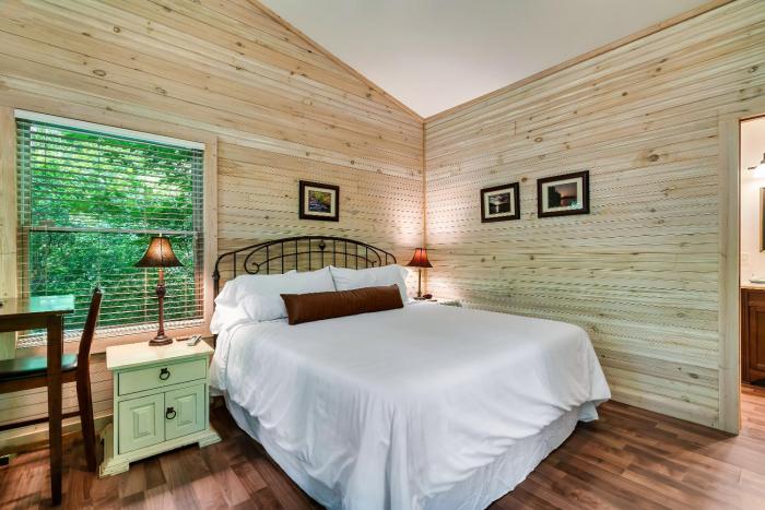 rivers edge treehouses