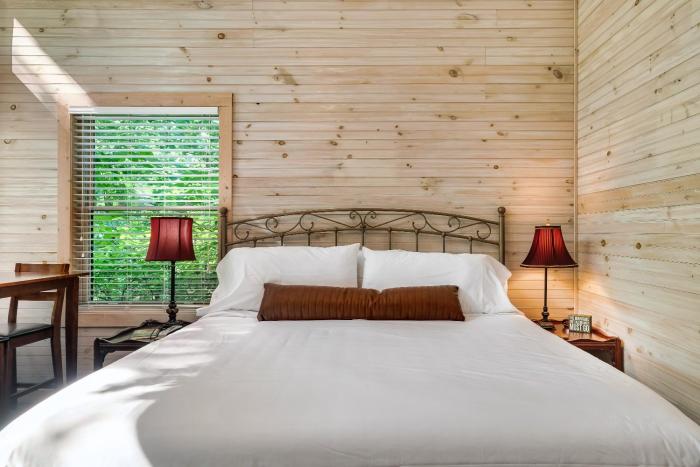 rivers edge treehouses