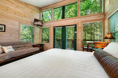 rivers edge treehouses