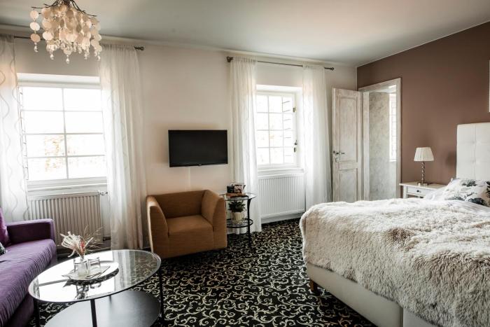 hotel and garden u holubu