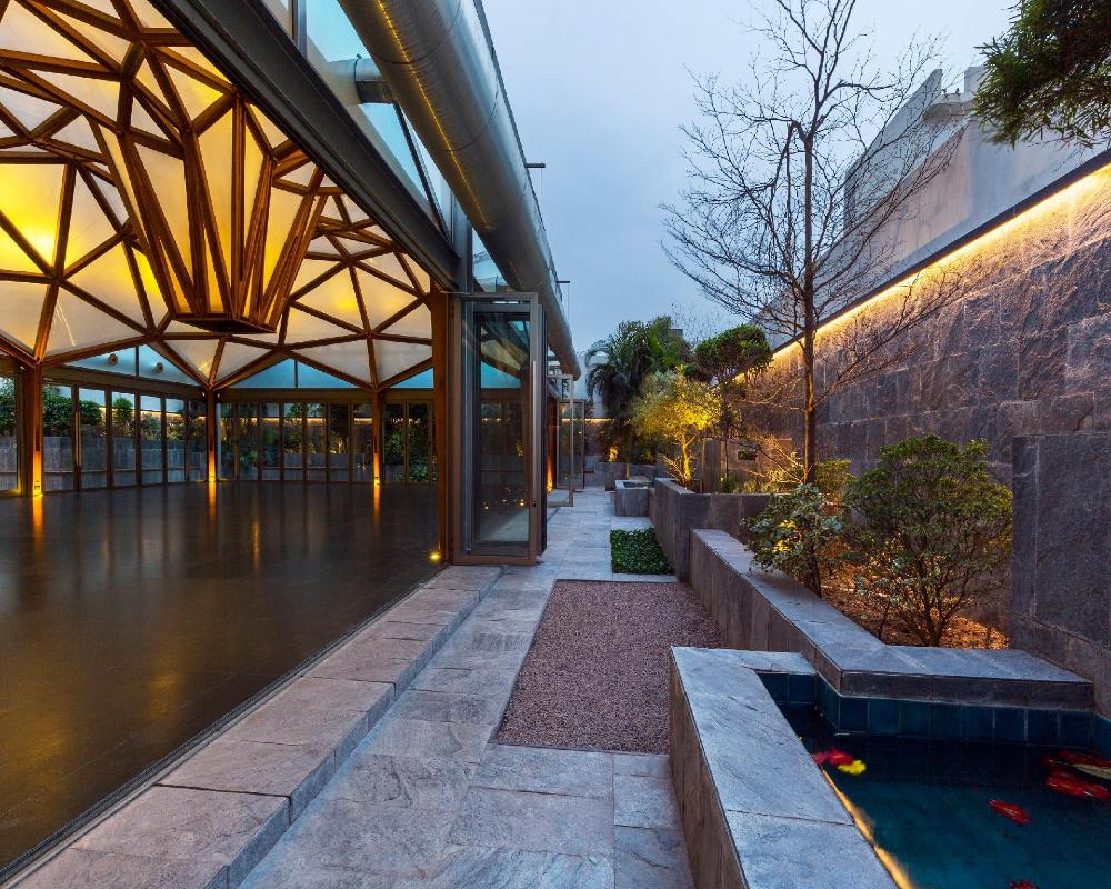 hotel crystal palace