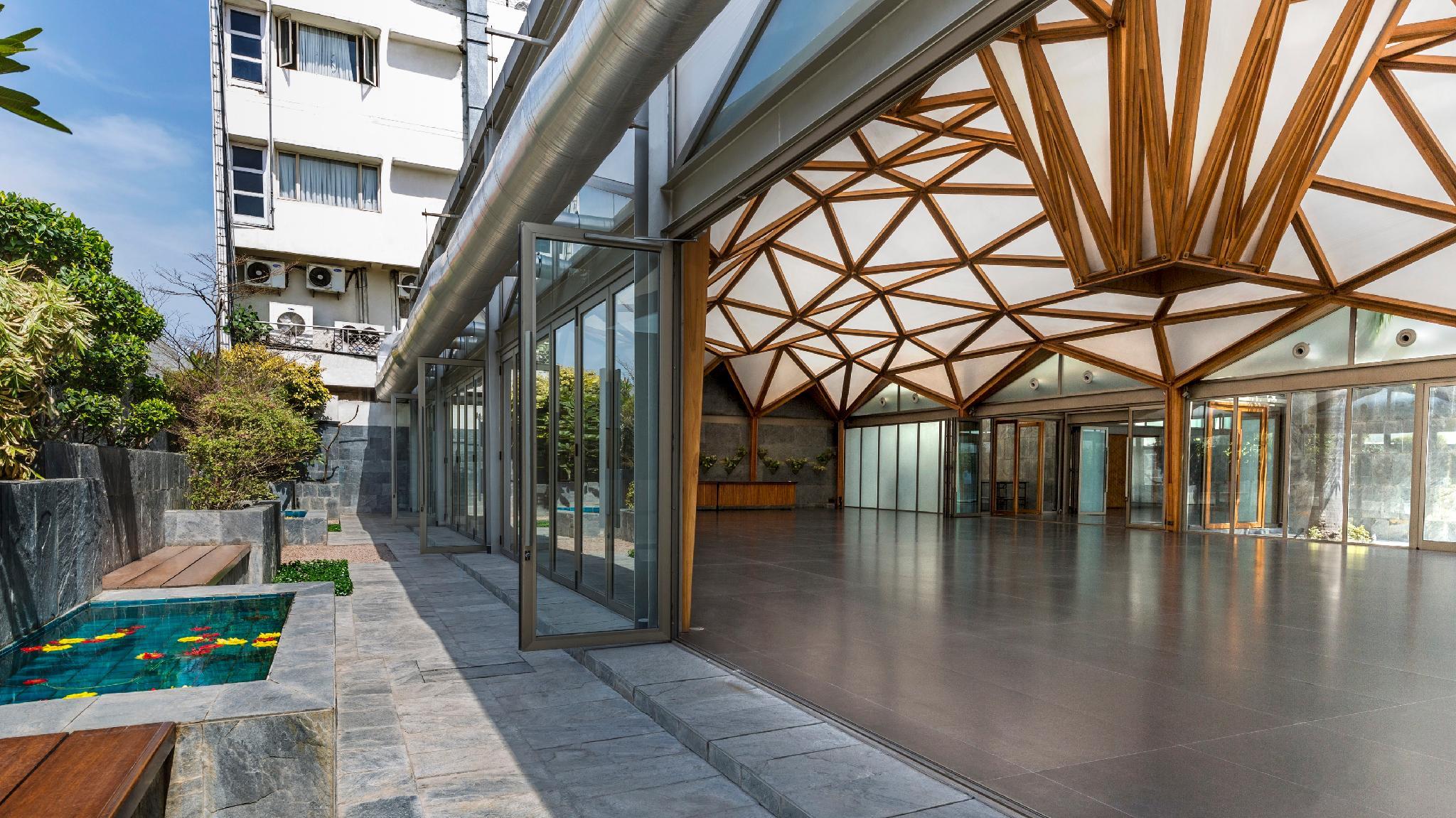 hotel crystal palace