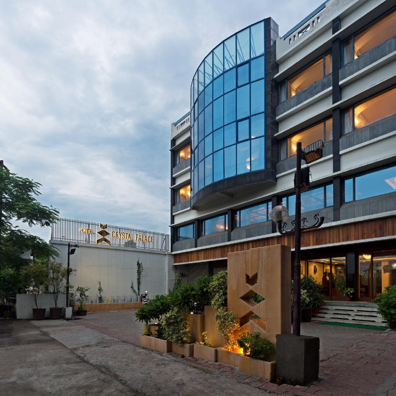 hotel crystal palace