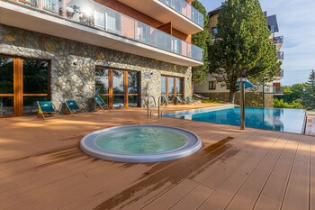 rentplanet green park resort