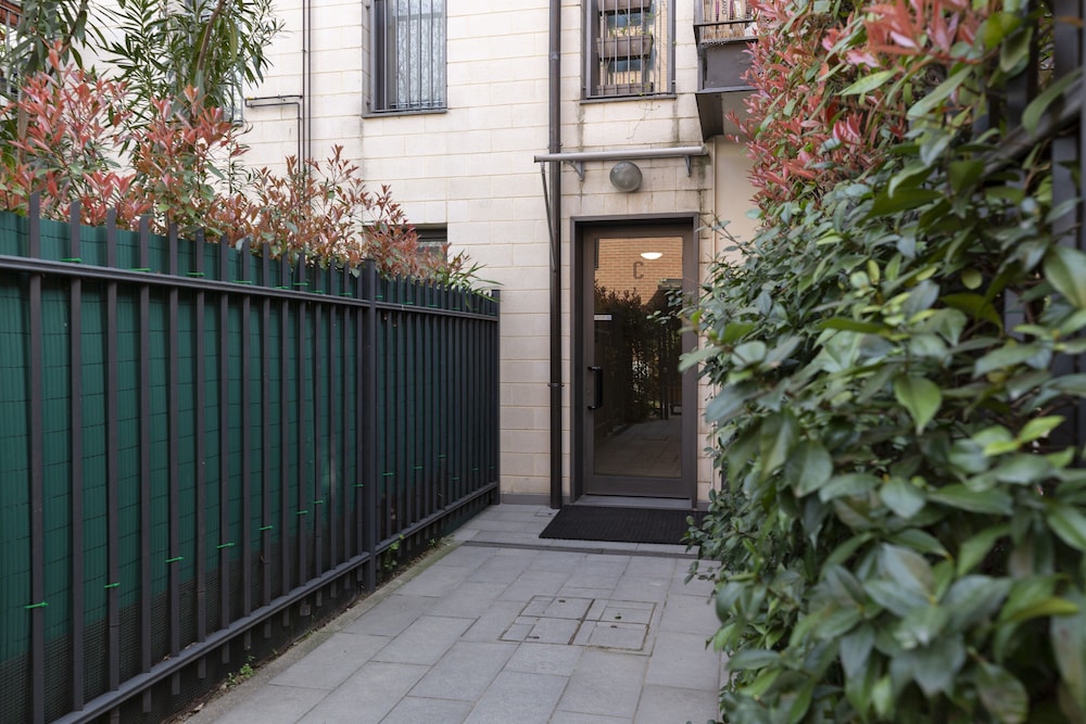 notami salomone mecenate district