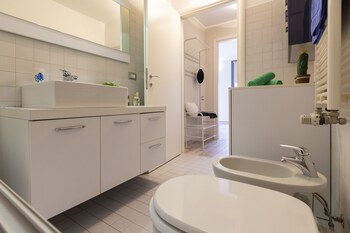 notami salomone mecenate district