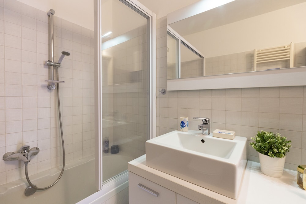 notami salomone mecenate district