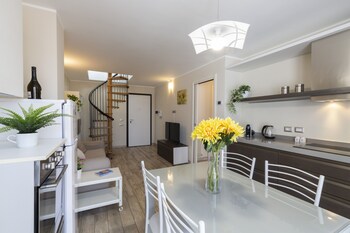 notami salomone mecenate district