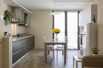 notami salomone mecenate district